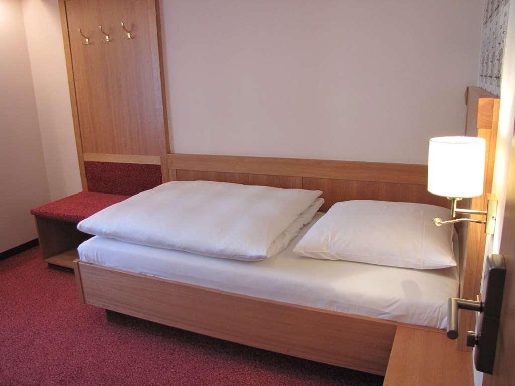 Bayerischer Hof Freising Room photo